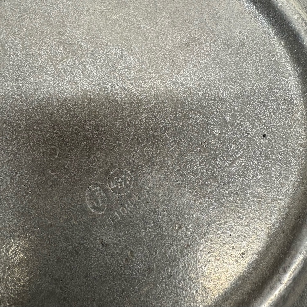 Vintage Wilton Co oval pewter platter 12” scalloped edges - Picture 8 of 10